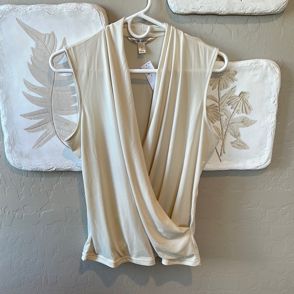 Banana Republic Cream Sleeveless Draped V-Neck Blouse